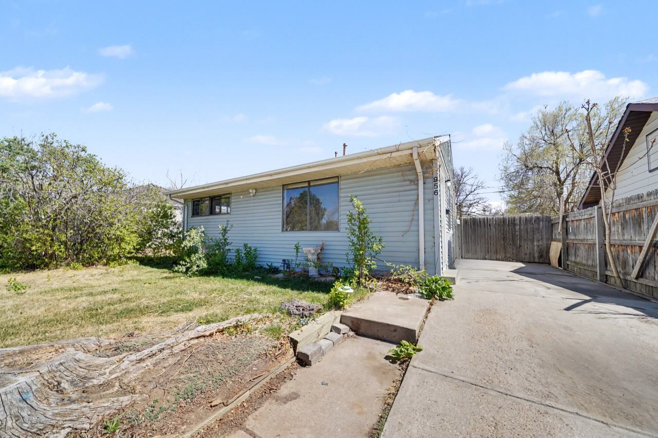 956 Macon St - Photo 2 of 11