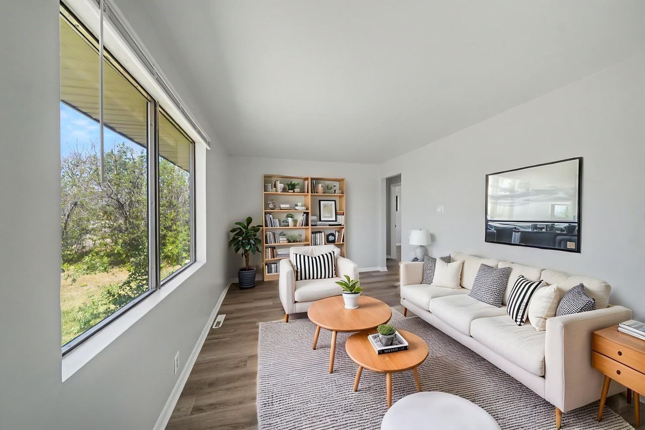 956 Macon St - Photo 4 of 11