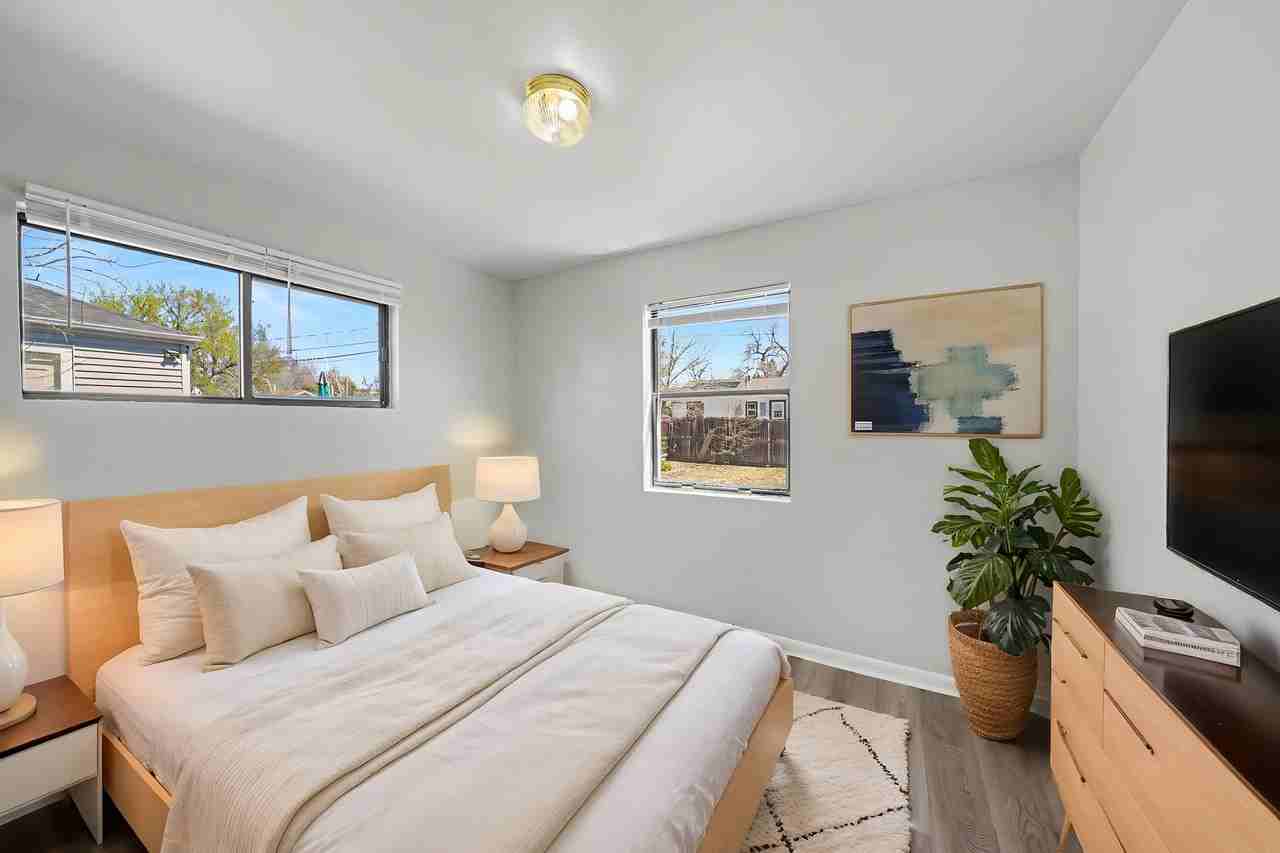 956 Macon St - Photo 7 of 11