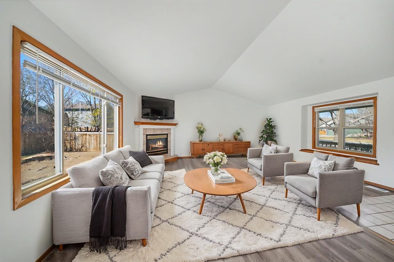 2348 Forsythia Ct - Photo 2 of 24