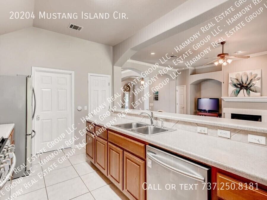 20204 Mustang Island Cir - Photo 7 of 19