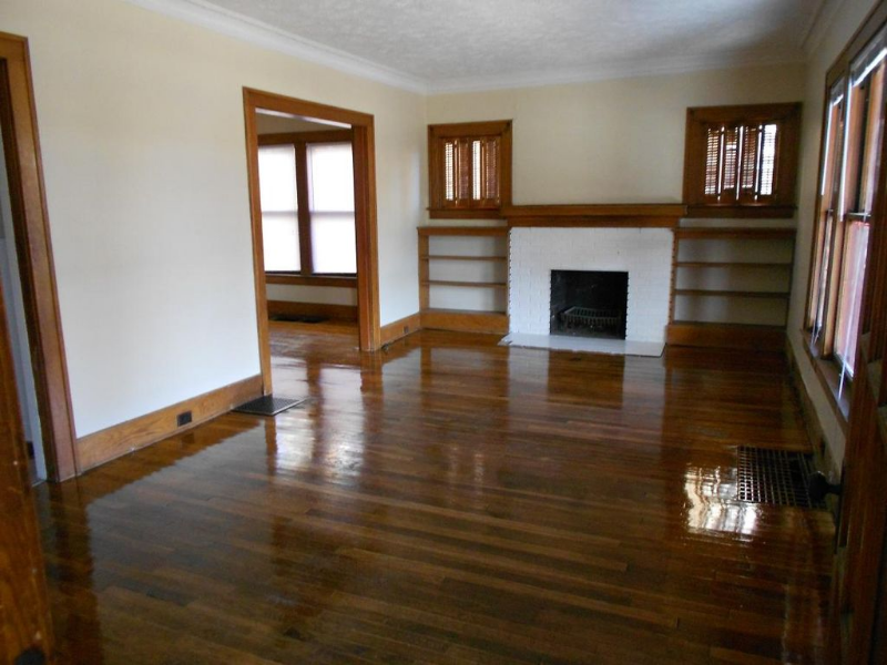 1027 Underwood Ave Se - Photo 2 of 8