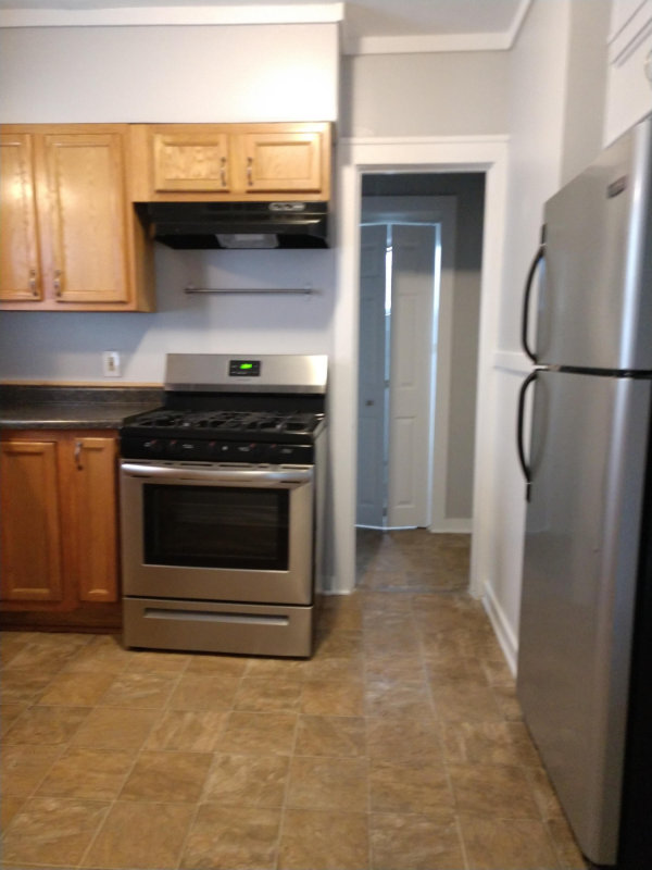 1027 Underwood Ave Se - Photo 3 of 8