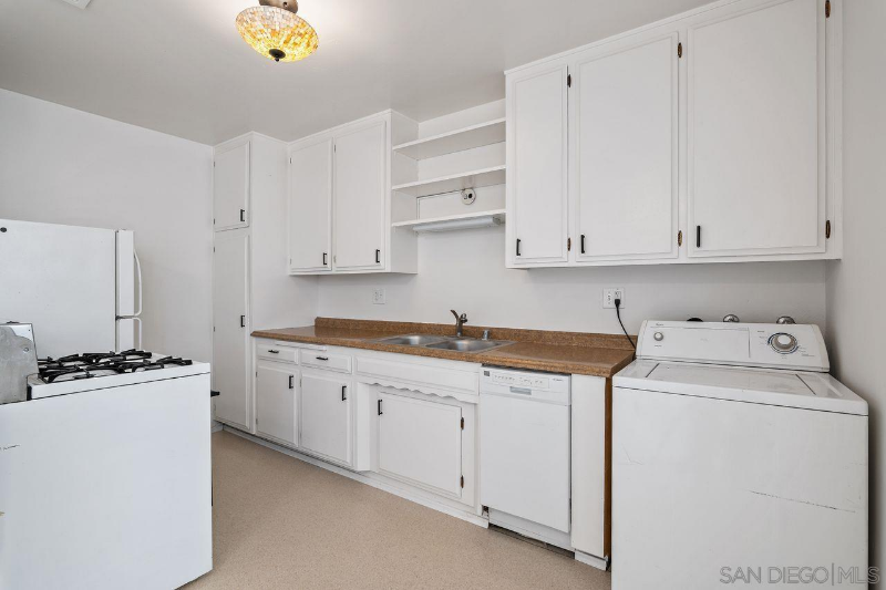 5304 Monroe Ave - Photo 6 of 19