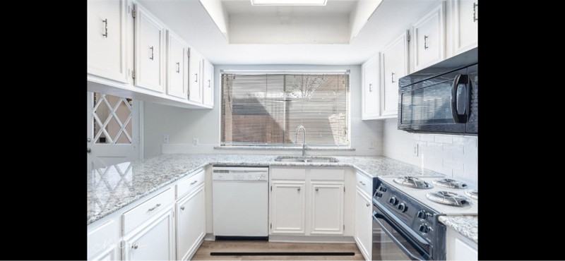 10031 Smitherman Dr - Photo 3 of 9