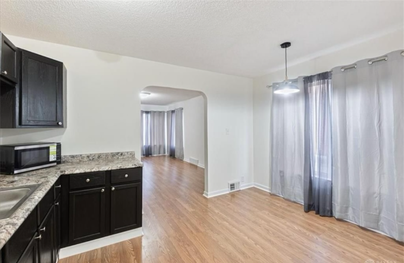 219 Victor Ave #2 - Photo 4 of 8