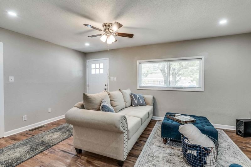 3929 Winfield Ave - Photo 2 of 11