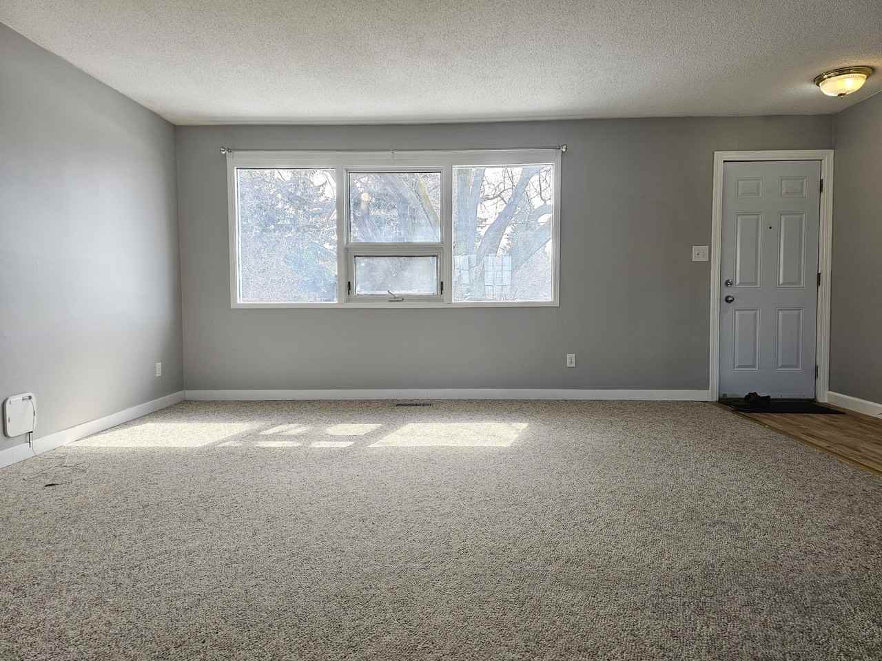 9512 128 Ave Nw - Photo 3 of 19