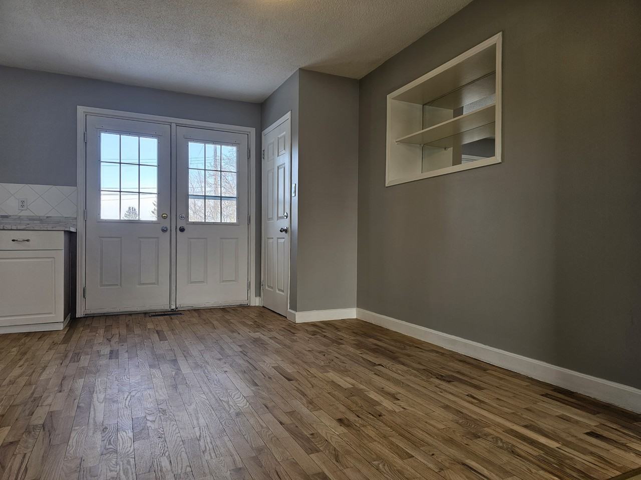 9512 128 Ave Nw - Photo 7 of 19