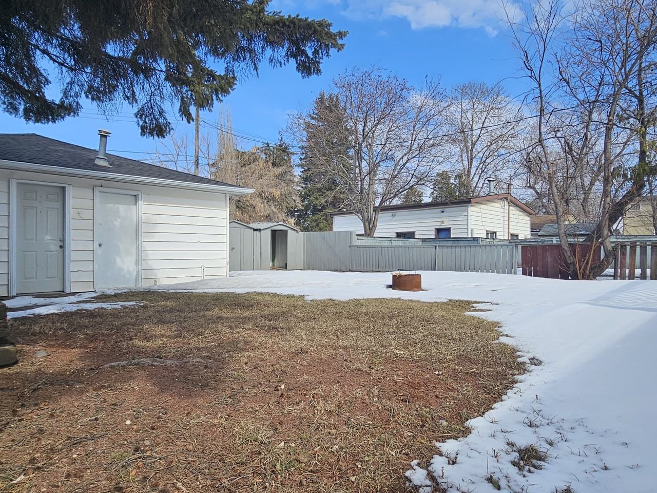 9512 128 Ave Nw