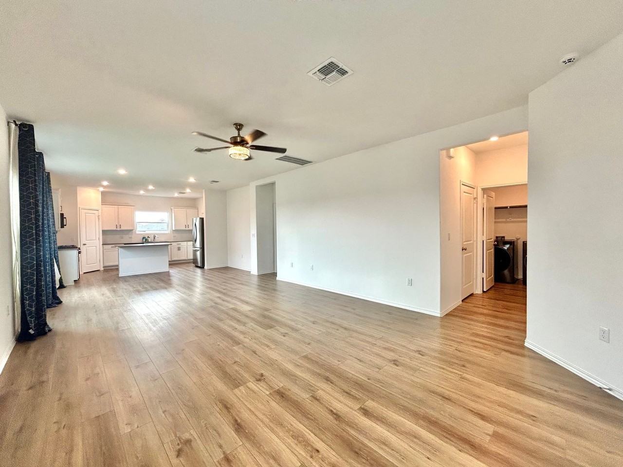 10412 Premier Park St - Photo 4 of 28