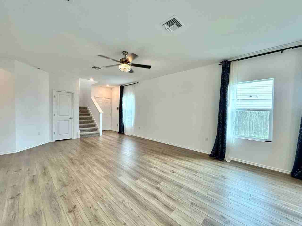 10412 Premier Park St - Photo 5 of 28