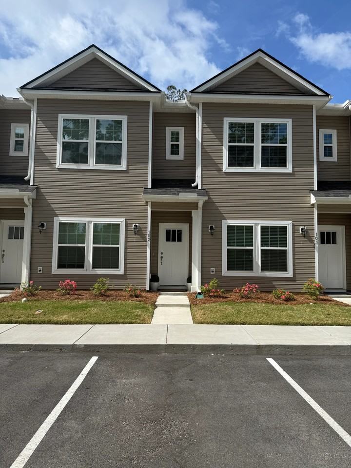 102 Twin Rivers Dr - Photo 2 of 20