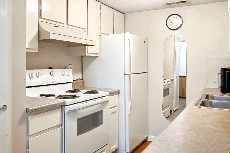 3032 Sw Lydia Ave #103 - Photo 3 of 10