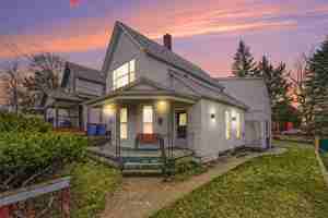 featured image of 38 Grove St Ne #1