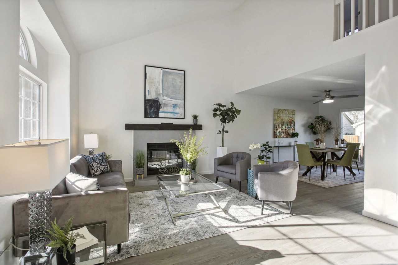 21103 E 42nd Ave - Photo 3 of 20