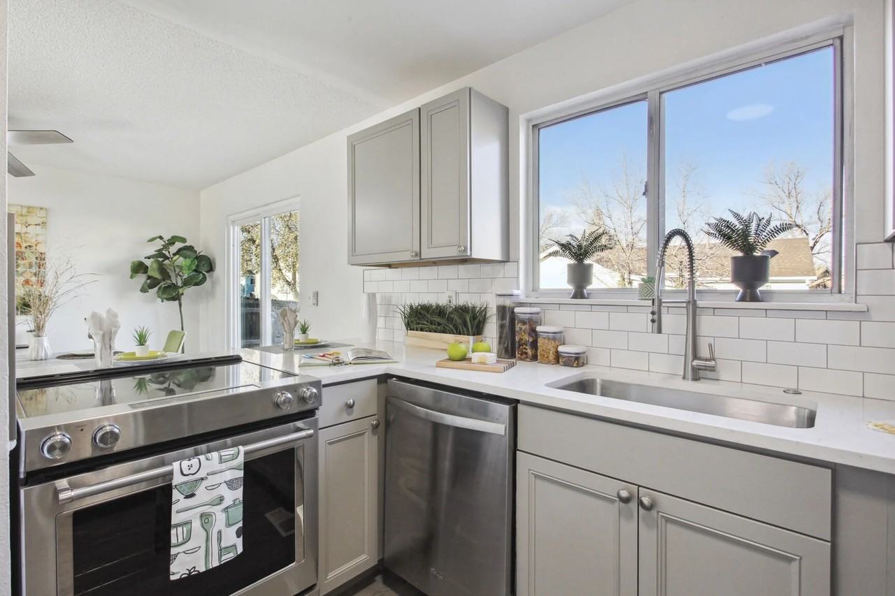 21103 E 42nd Ave - Photo 6 of 20