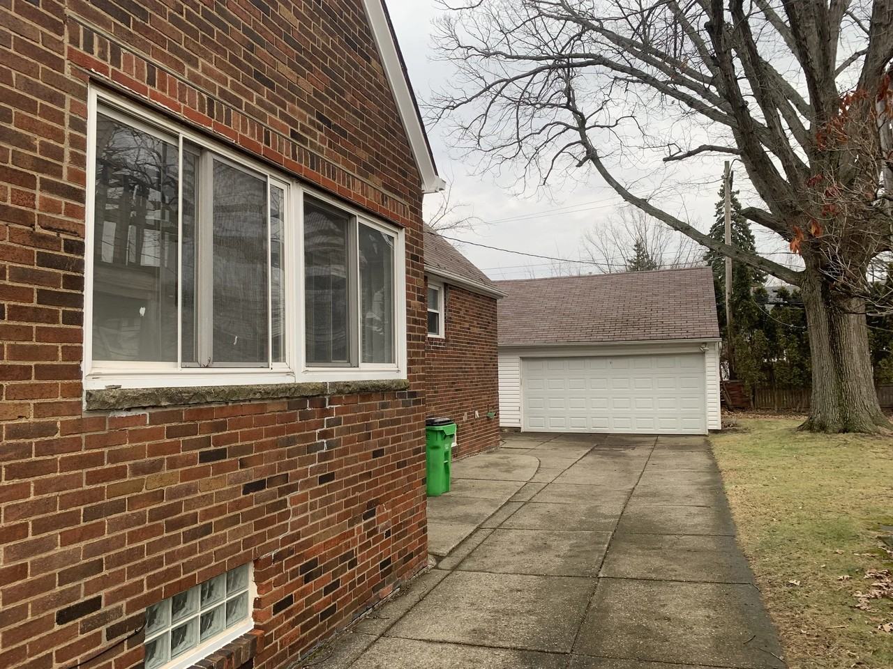 375 E 214th St - Photo 3 of 16