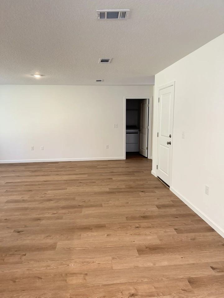 90 Bay Springs Blvd - Photo 7 of 13