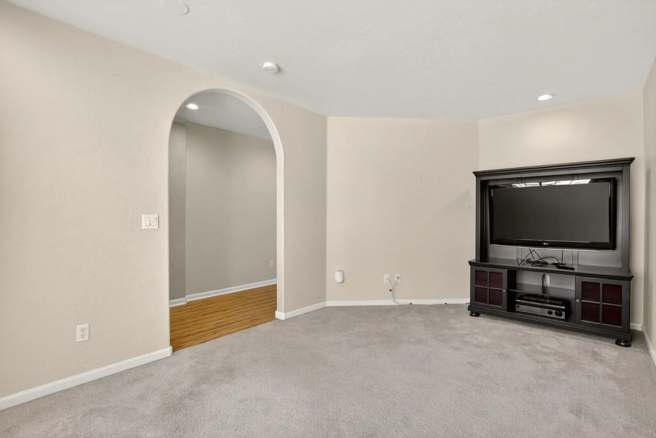 2297 E Cathy Ct - Photo 4 of 34