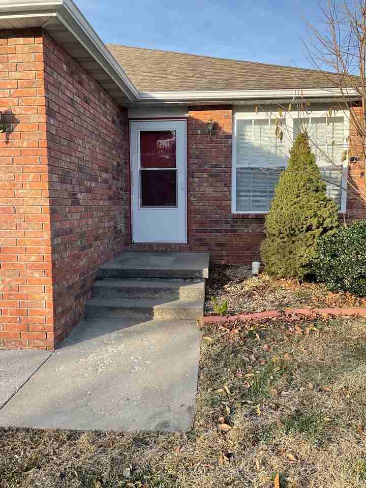 1505 S Canton Ave - Photo 2 of 17