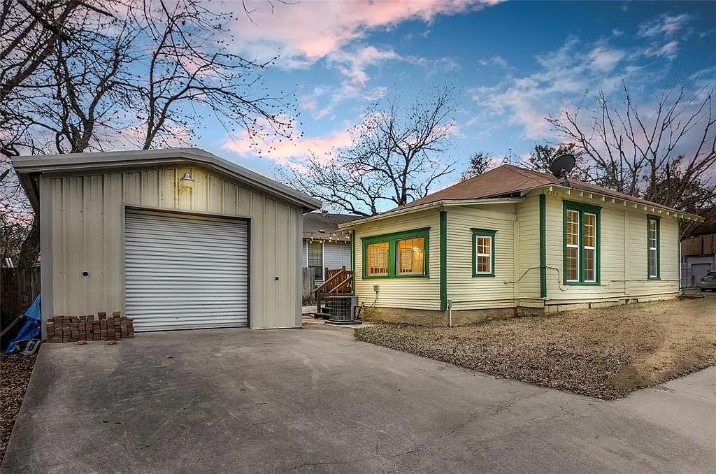 516 Nw 5th Ave - Photo 2 of 2