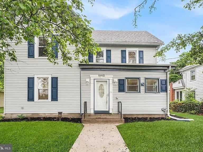 131 E Clinton St - Photo 3 of 15