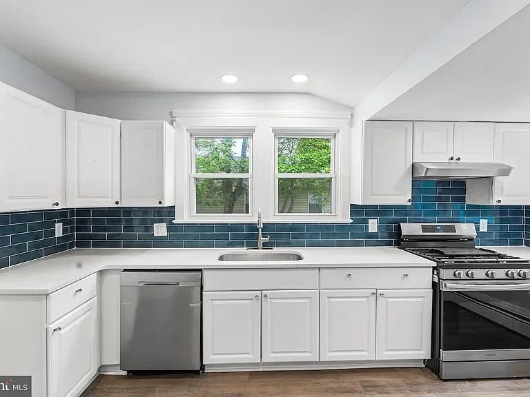 131 E Clinton St - Photo 7 of 15