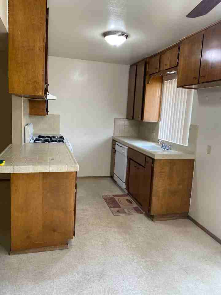 2104 Rose Ave - Photo 6 of 17