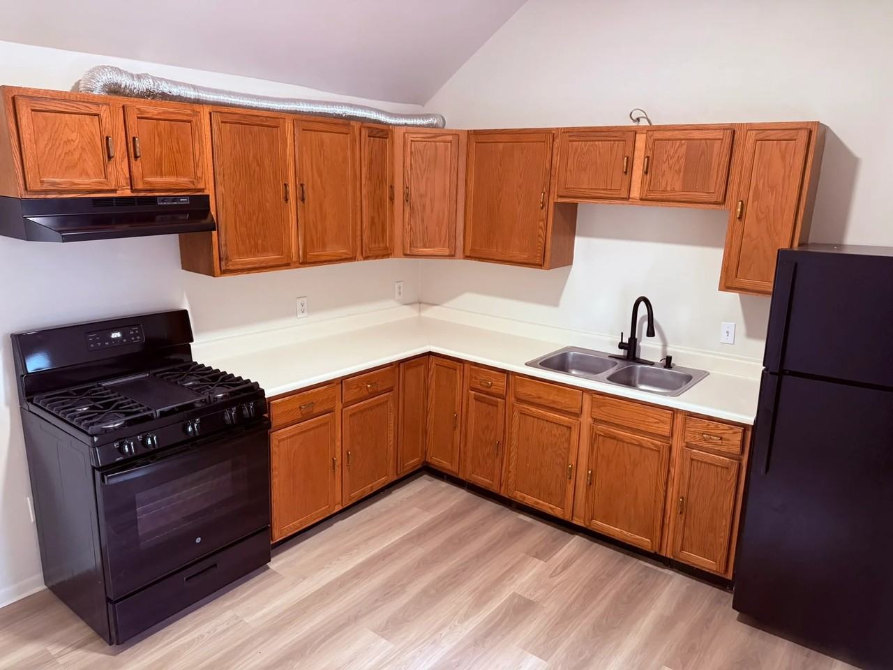 1415 N Broadway St - Photo 3 of 10