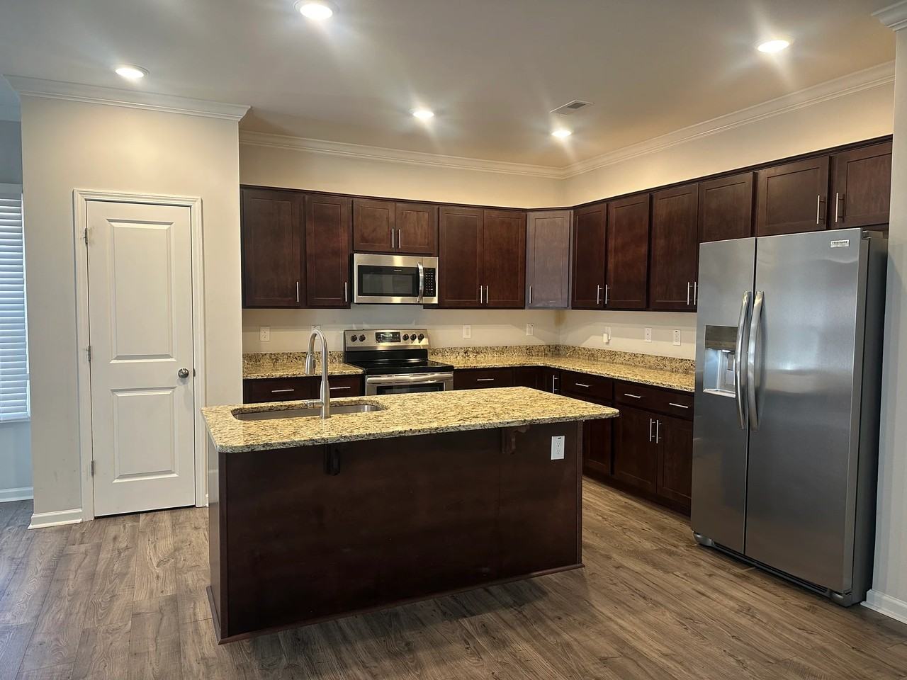 38 Knotts Berry Rd - Photo 4 of 12