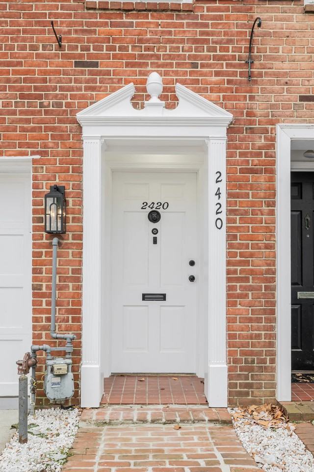 2420 I St Nw - Photo 2 of 20