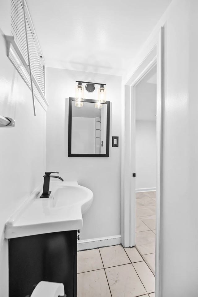 2420 I St Nw - Photo 3 of 20