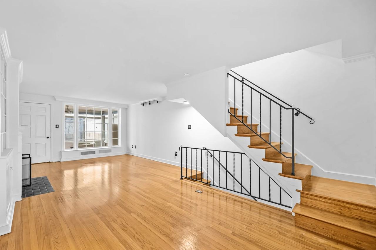 2420 I St Nw - Photo 6 of 20