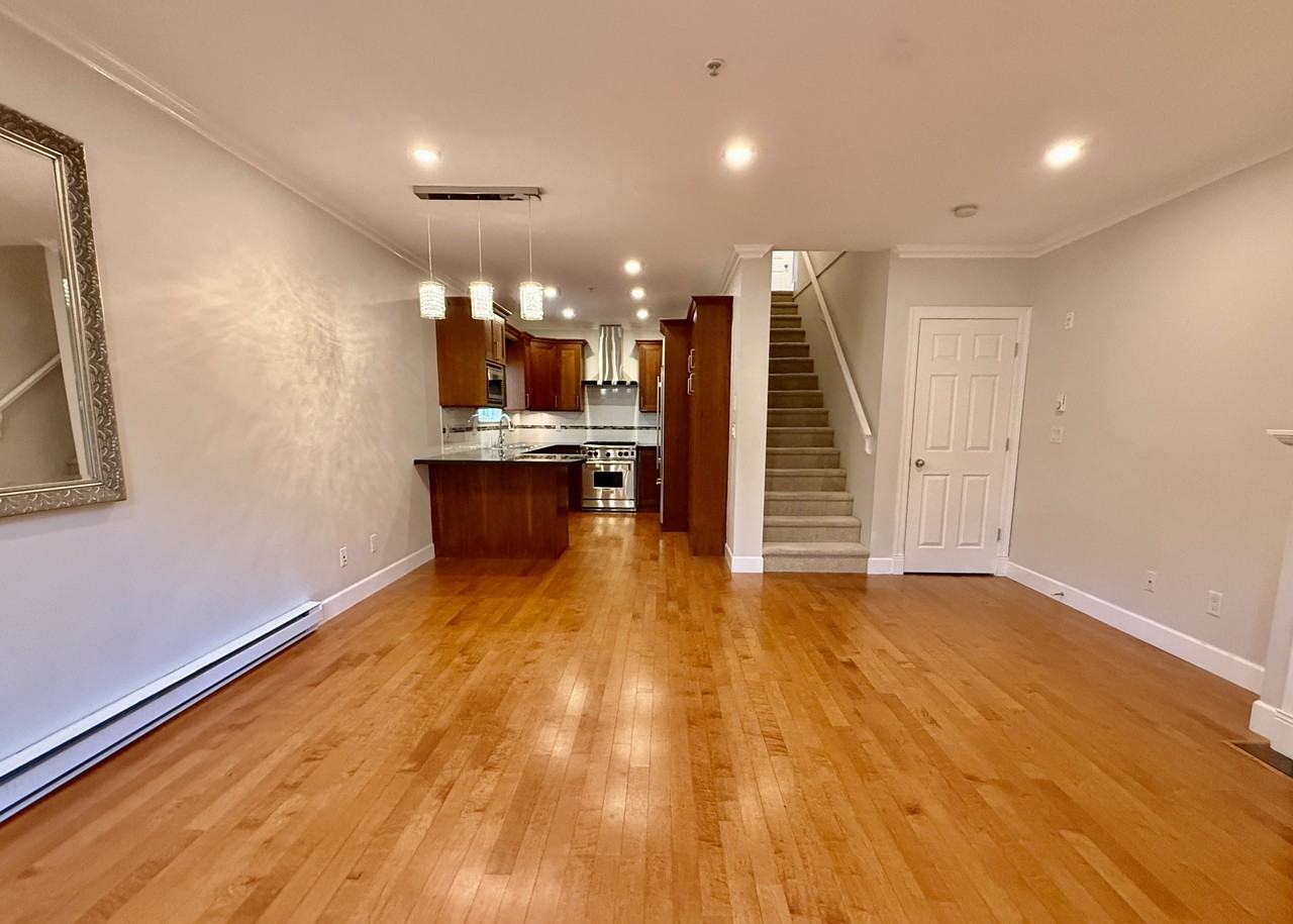 1135 Barclay Street #3 - Photo 3 of 15