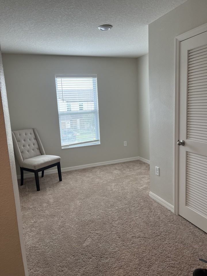 1635 Wynford Cir #1 - Photo 3 of 12