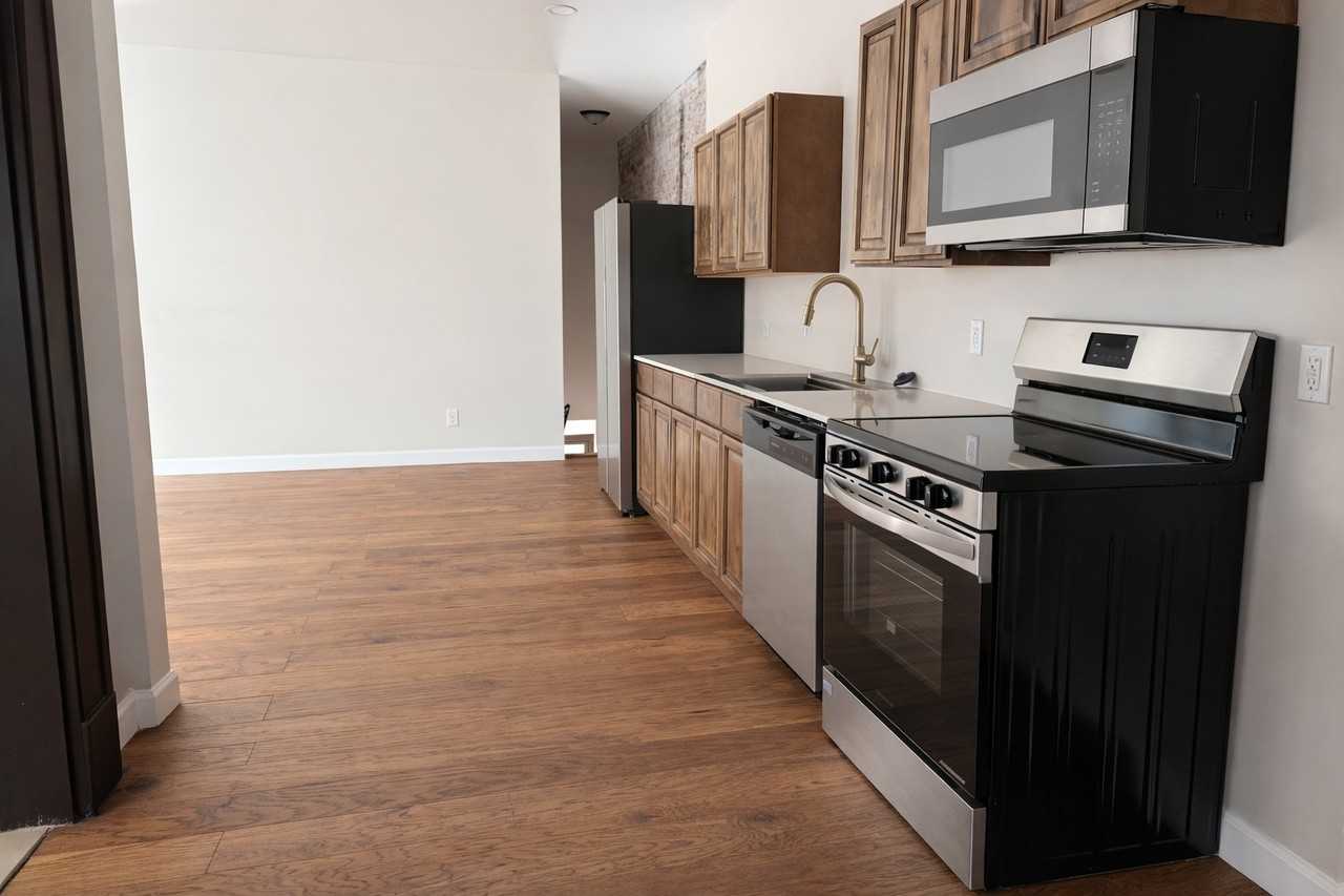 3427 Alberta St #1 - Photo 2 of 12