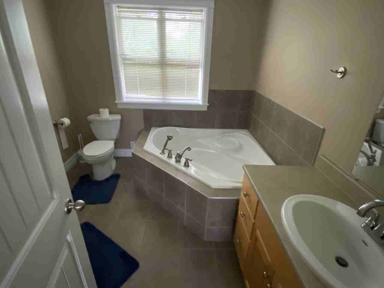 780 Mclean St - Photo 2 of 10