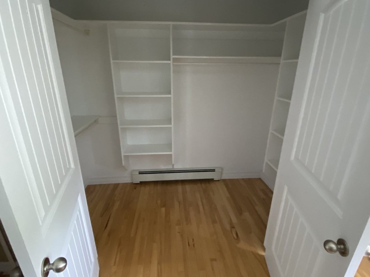 780 Mclean St - Photo 4 of 10