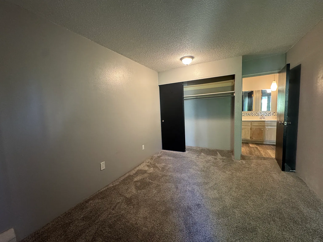 1516 E Grand Ave #1 - Photo 2 of 10