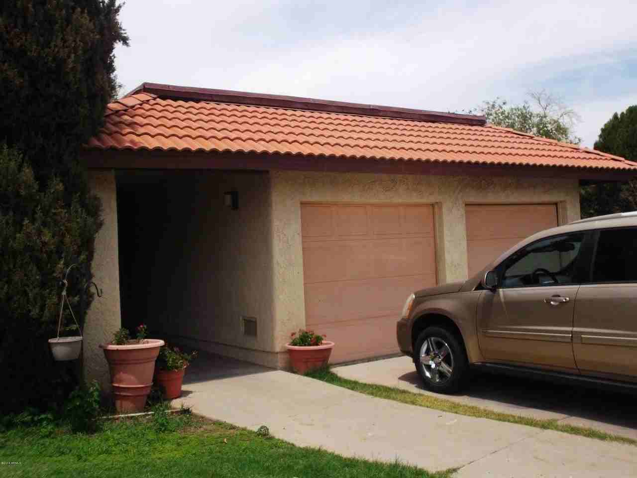 11226 S Tomi Dr - Photo 2 of 4