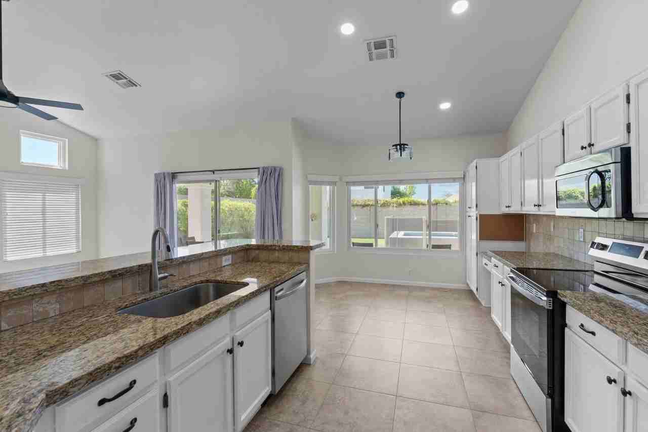 4423 E Vista Val Verde - Photo 5 of 19