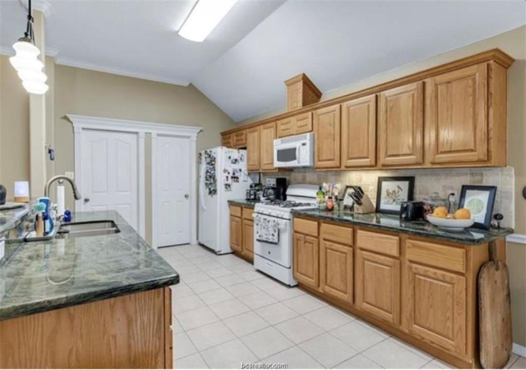 3818 Dresden Ln - Photo 4 of 13