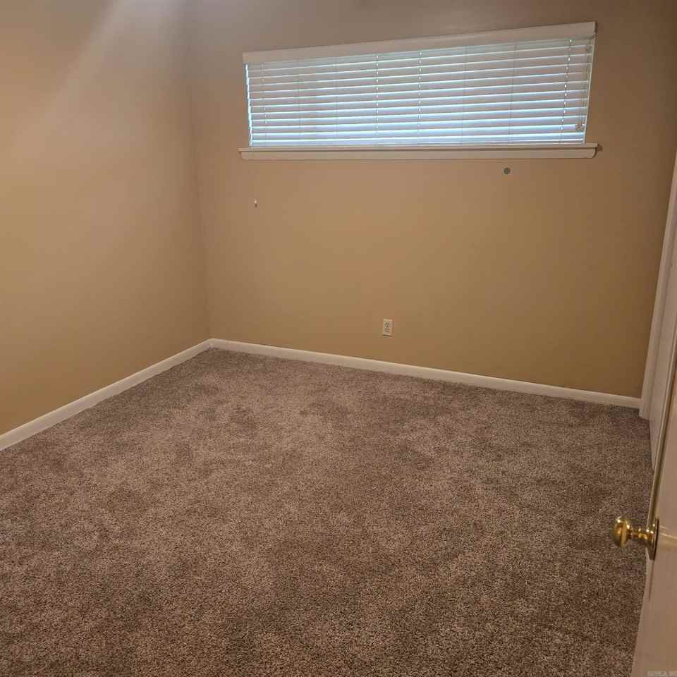 10012 Ronald Dr - Photo 4 of 11