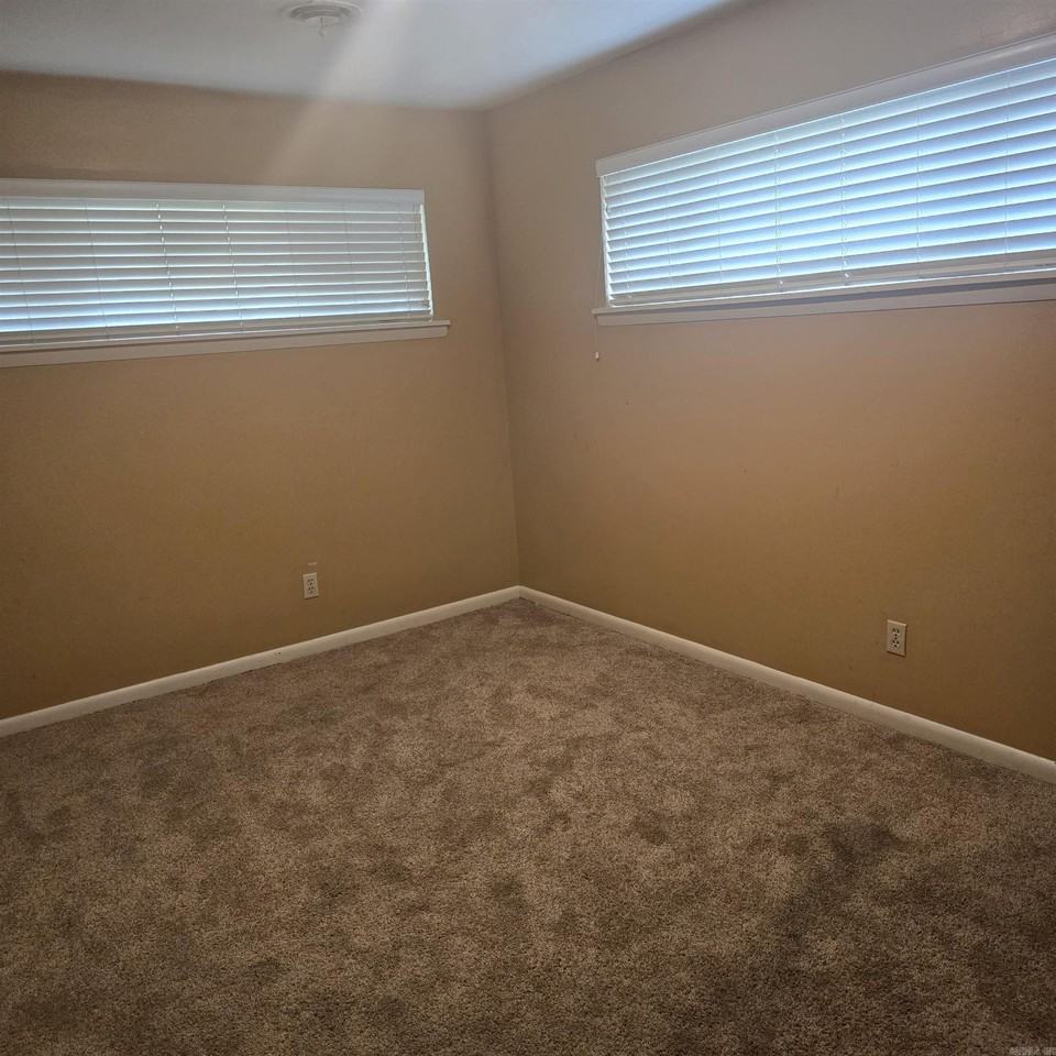 10012 Ronald Dr - Photo 5 of 11