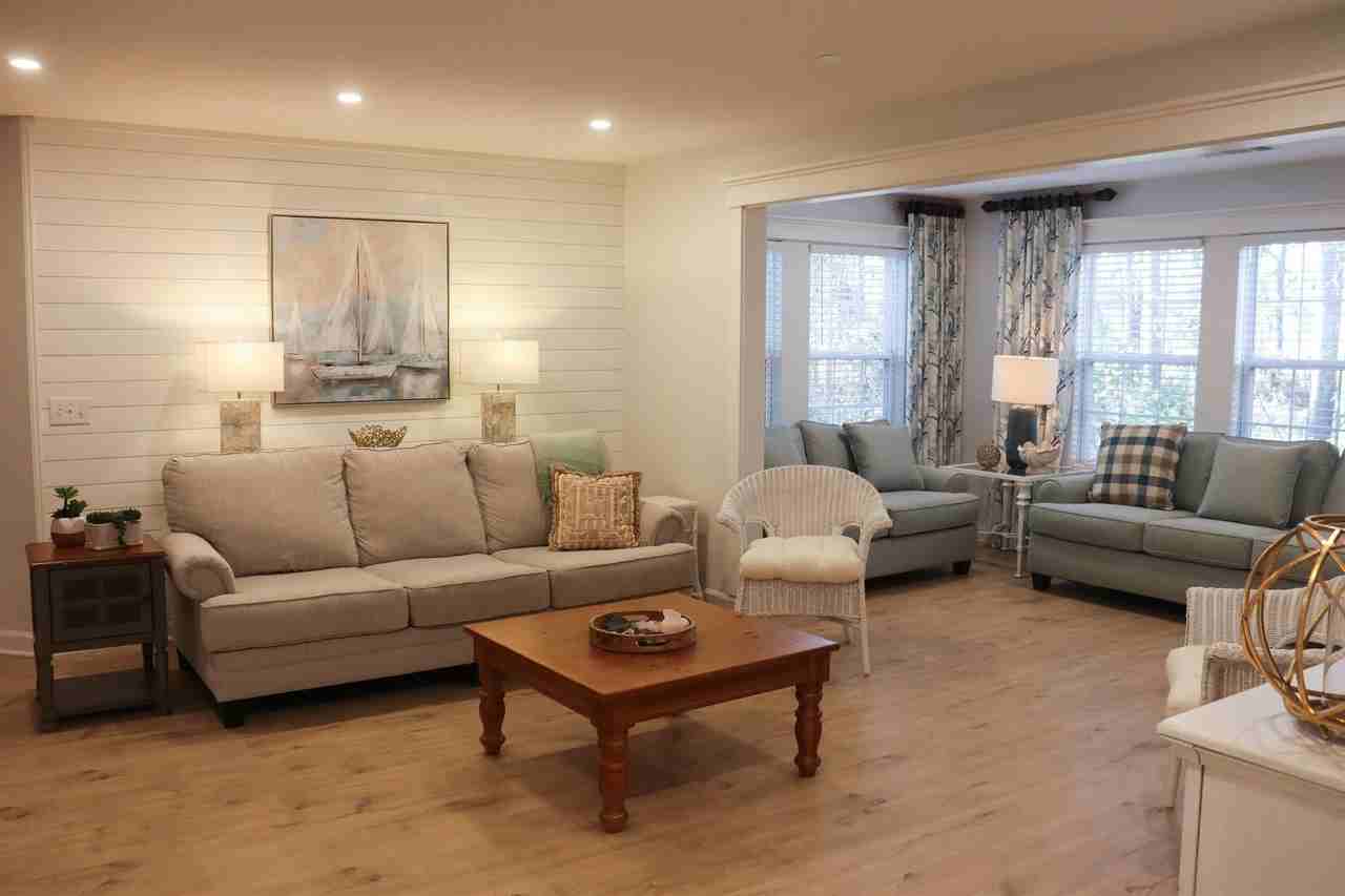 4384 Daphne Ln - Photo 4 of 35