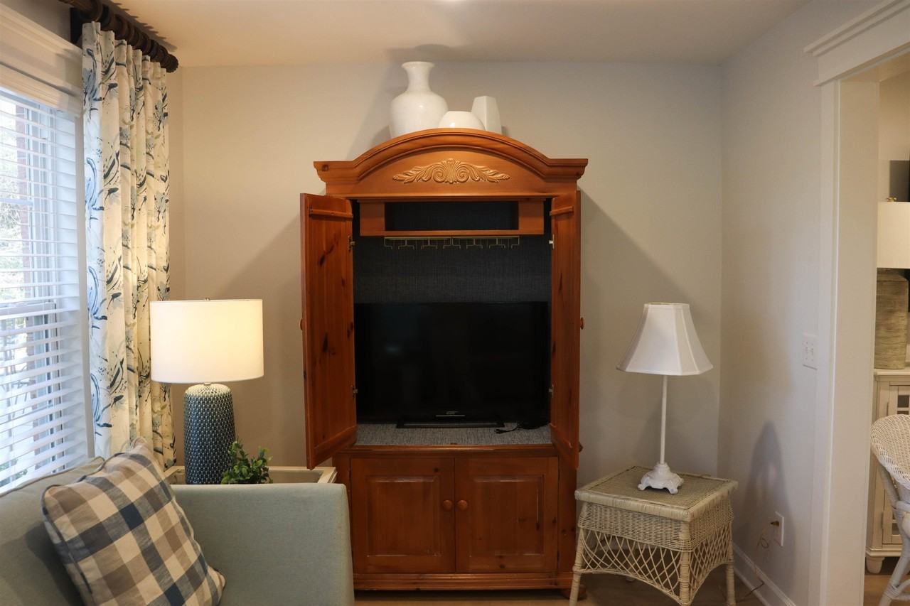 4384 Daphne Ln - Photo 7 of 35