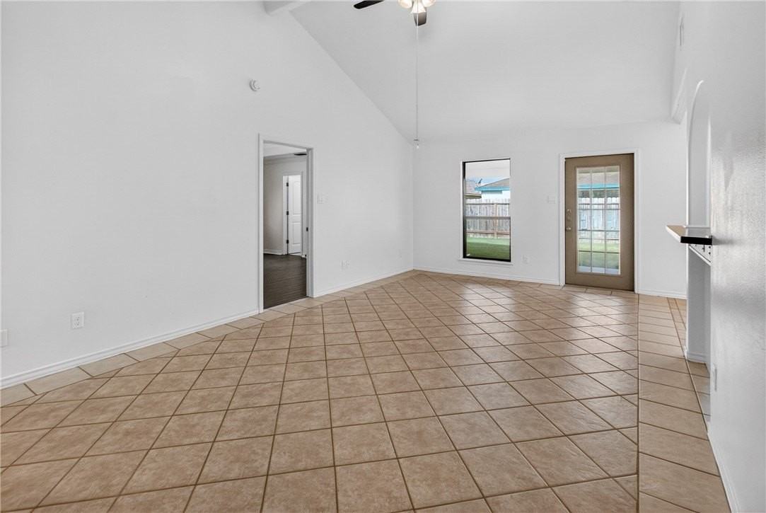 8001 Rock Crest Dr - Photo 5 of 34