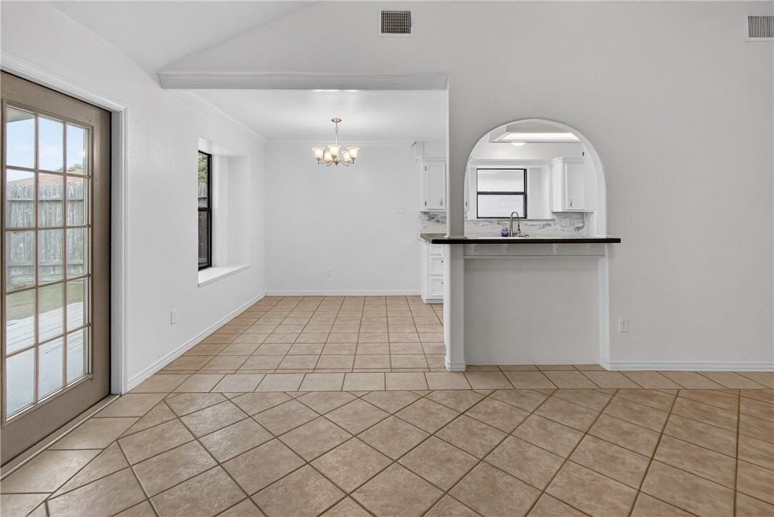 8001 Rock Crest Dr - Photo 6 of 34