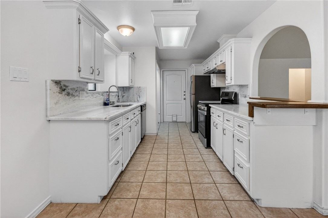 8001 Rock Crest Dr - Photo 7 of 34